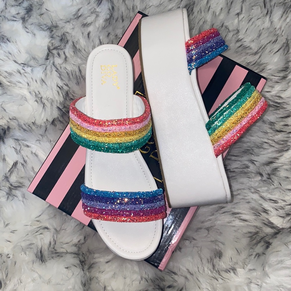 BRAND NEW: Platforms sandals